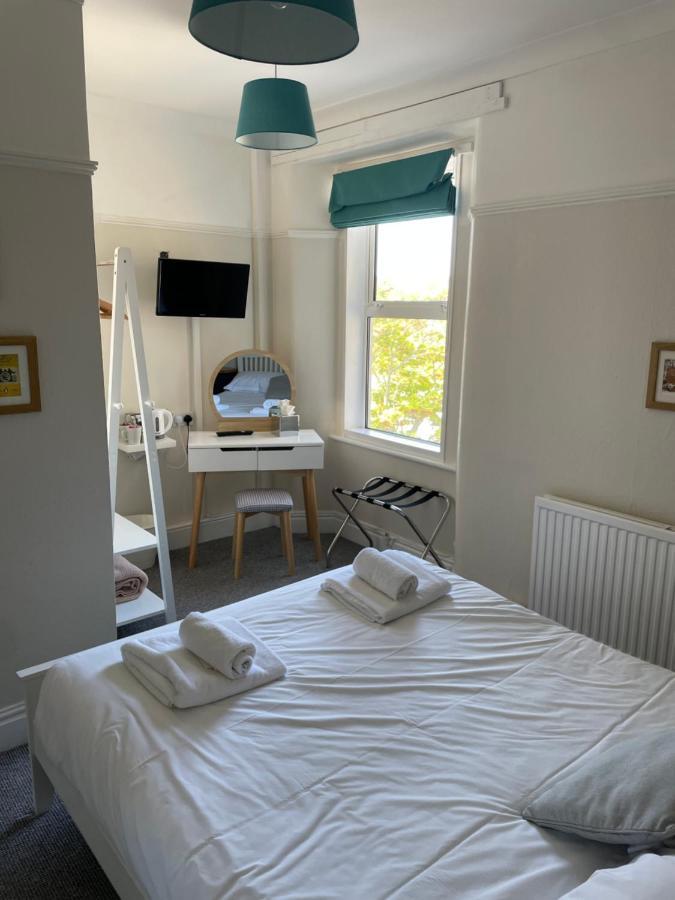 Hayward'S At The Grasmere Keynsham Bagian luar foto