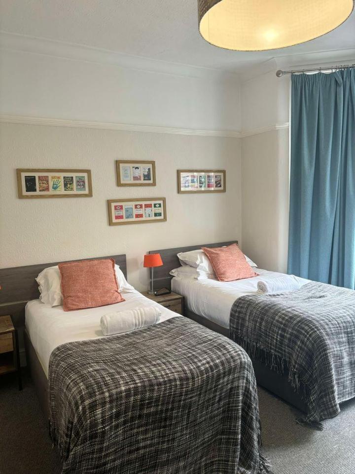 Hayward'S At The Grasmere Keynsham Bagian luar foto