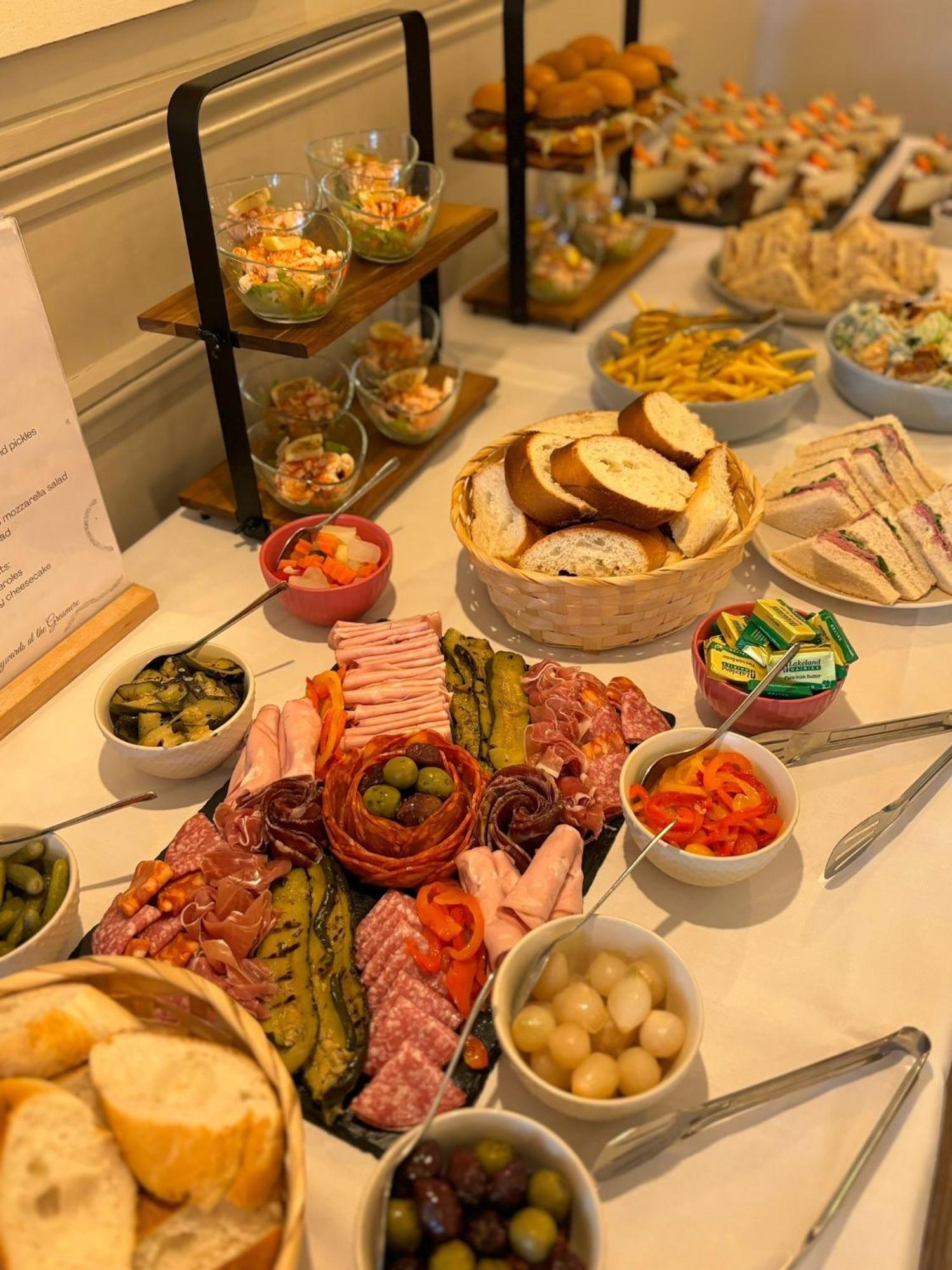 Hayward'S At The Grasmere Keynsham Bagian luar foto