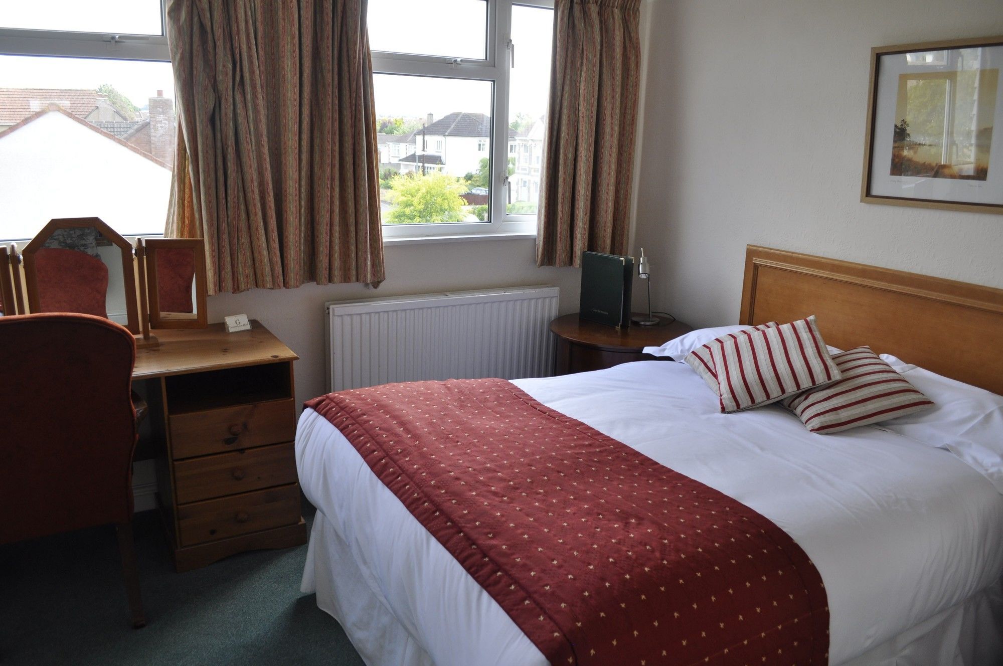 Hayward'S At The Grasmere Keynsham Bagian luar foto