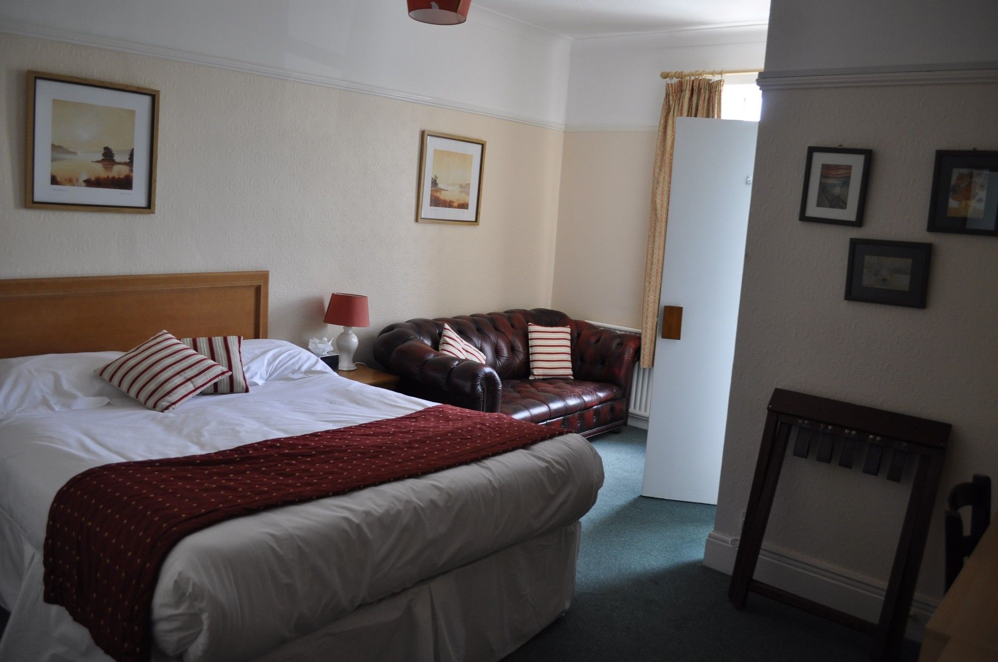 Hayward'S At The Grasmere Keynsham Bagian luar foto