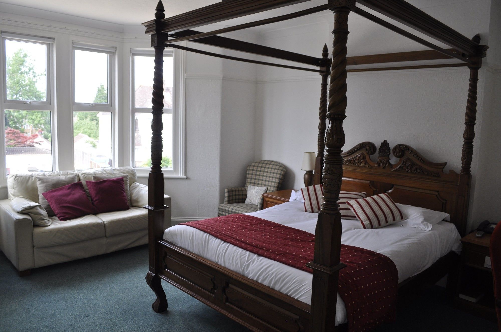Hayward'S At The Grasmere Keynsham Bagian luar foto